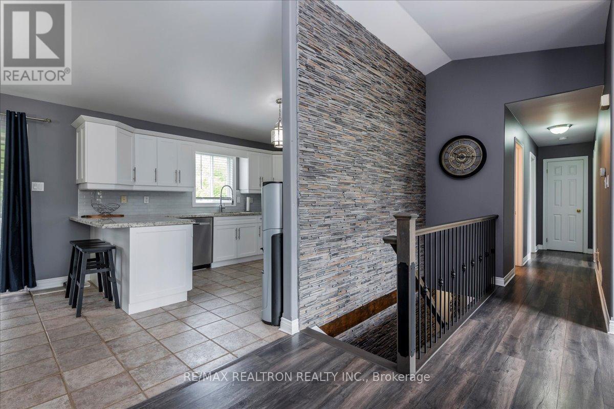 4 Templeton Drive, Clearview, Ontario  L0M 1N0 - Photo 13 - S13479754