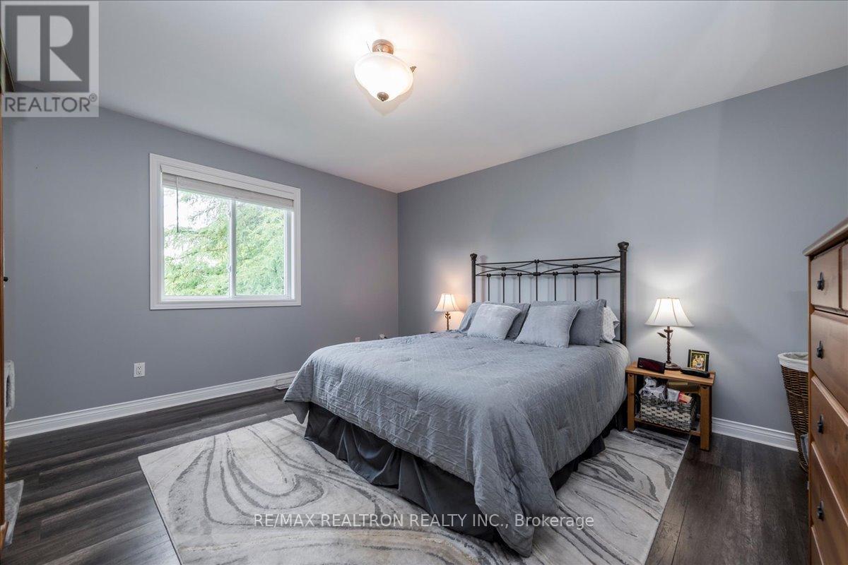4 Templeton Drive, Clearview, Ontario  L0M 1N0 - Photo 14 - S13479754