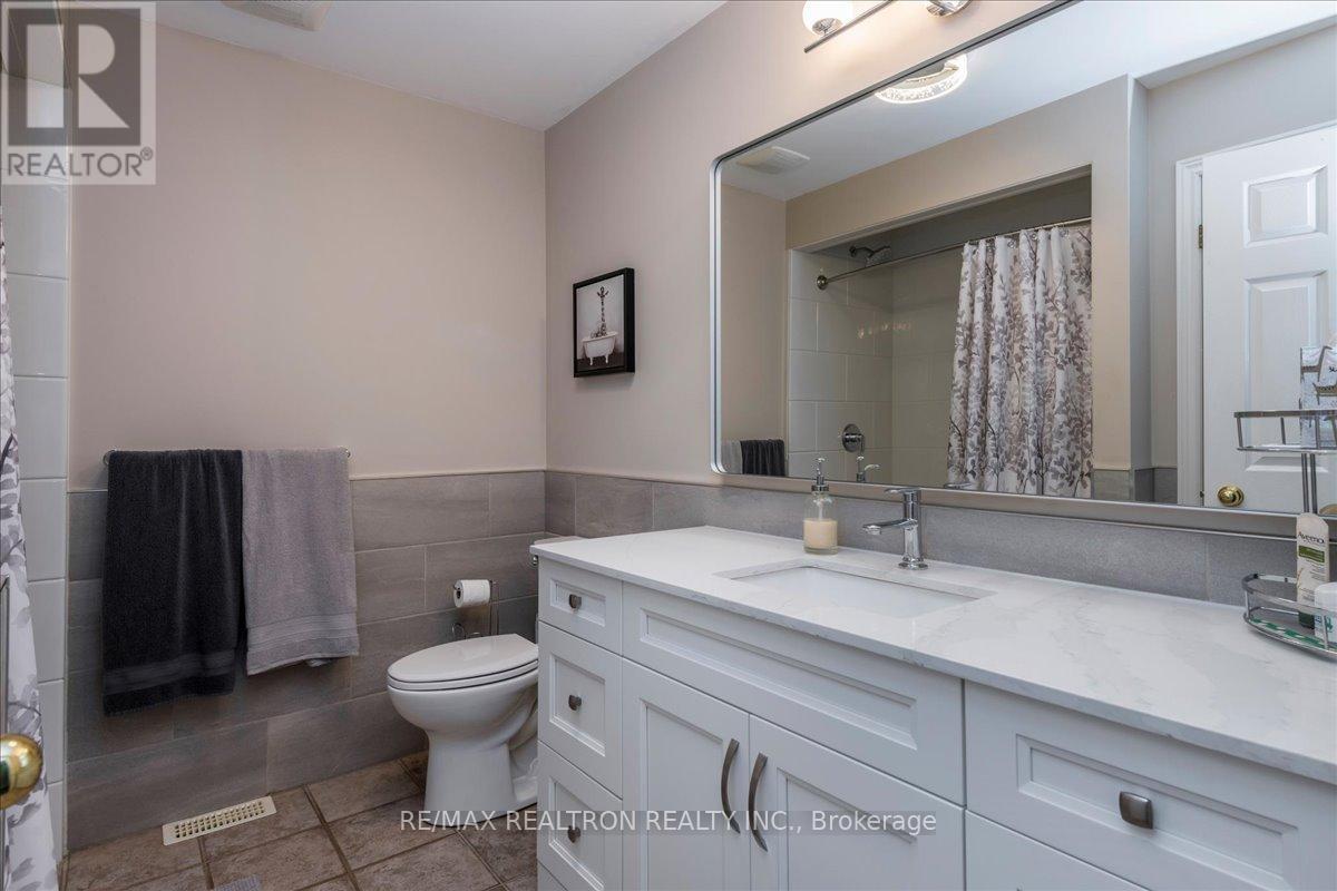 4 Templeton Drive, Clearview, Ontario  L0M 1N0 - Photo 17 - S13479754