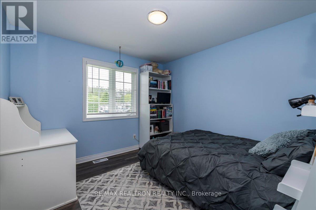 4 Templeton Drive, Clearview, Ontario  L0M 1N0 - Photo 18 - S13479754