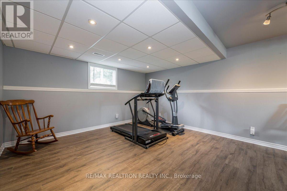 4 Templeton Drive, Clearview, Ontario  L0M 1N0 - Photo 19 - S13479754