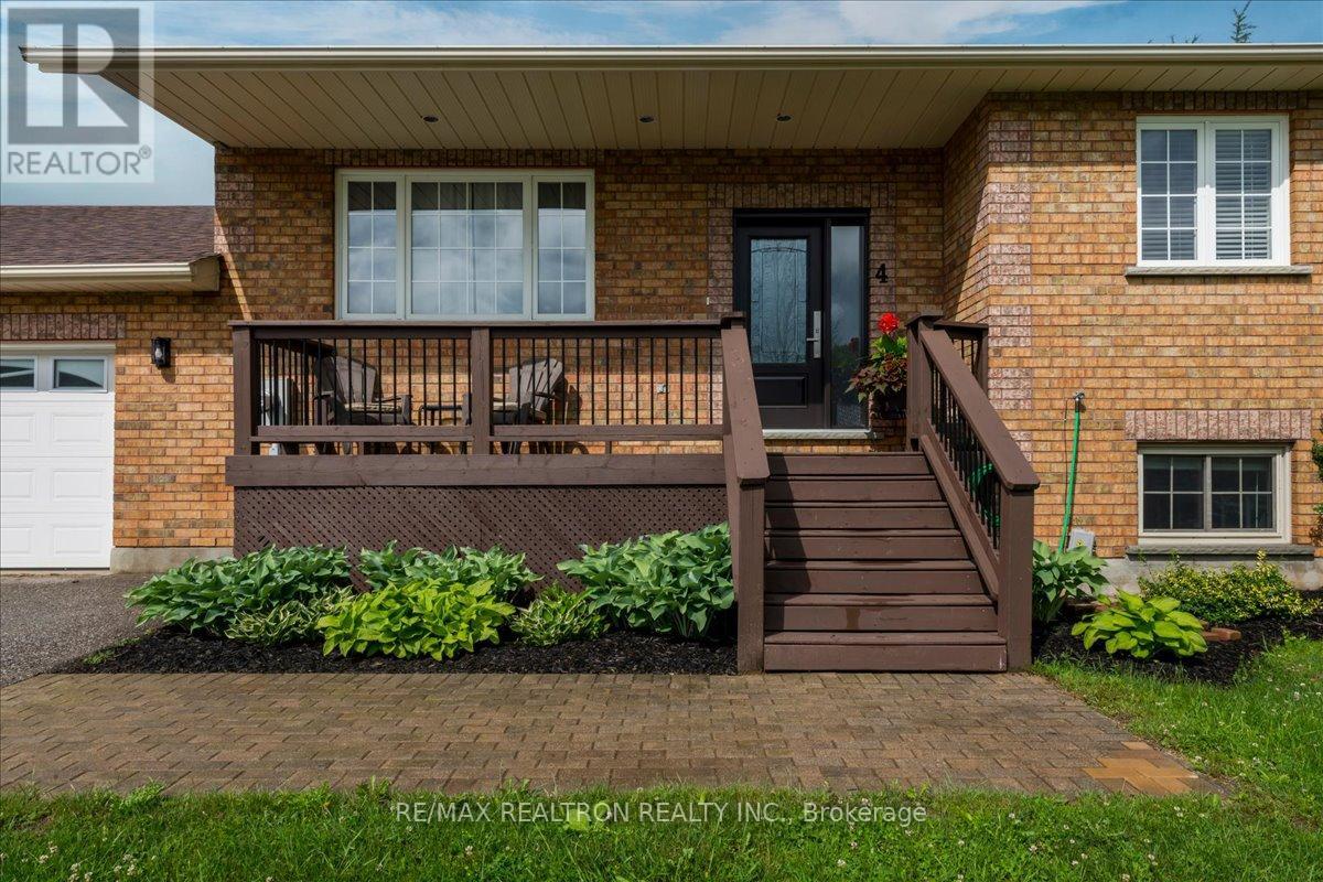 4 Templeton Drive, Clearview, Ontario  L0M 1N0 - Photo 2 - S13479754