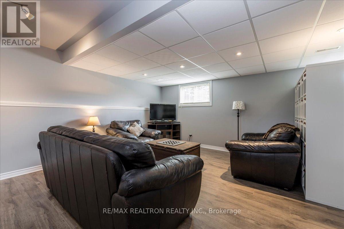 4 Templeton Drive, Clearview, Ontario  L0M 1N0 - Photo 20 - S13479754