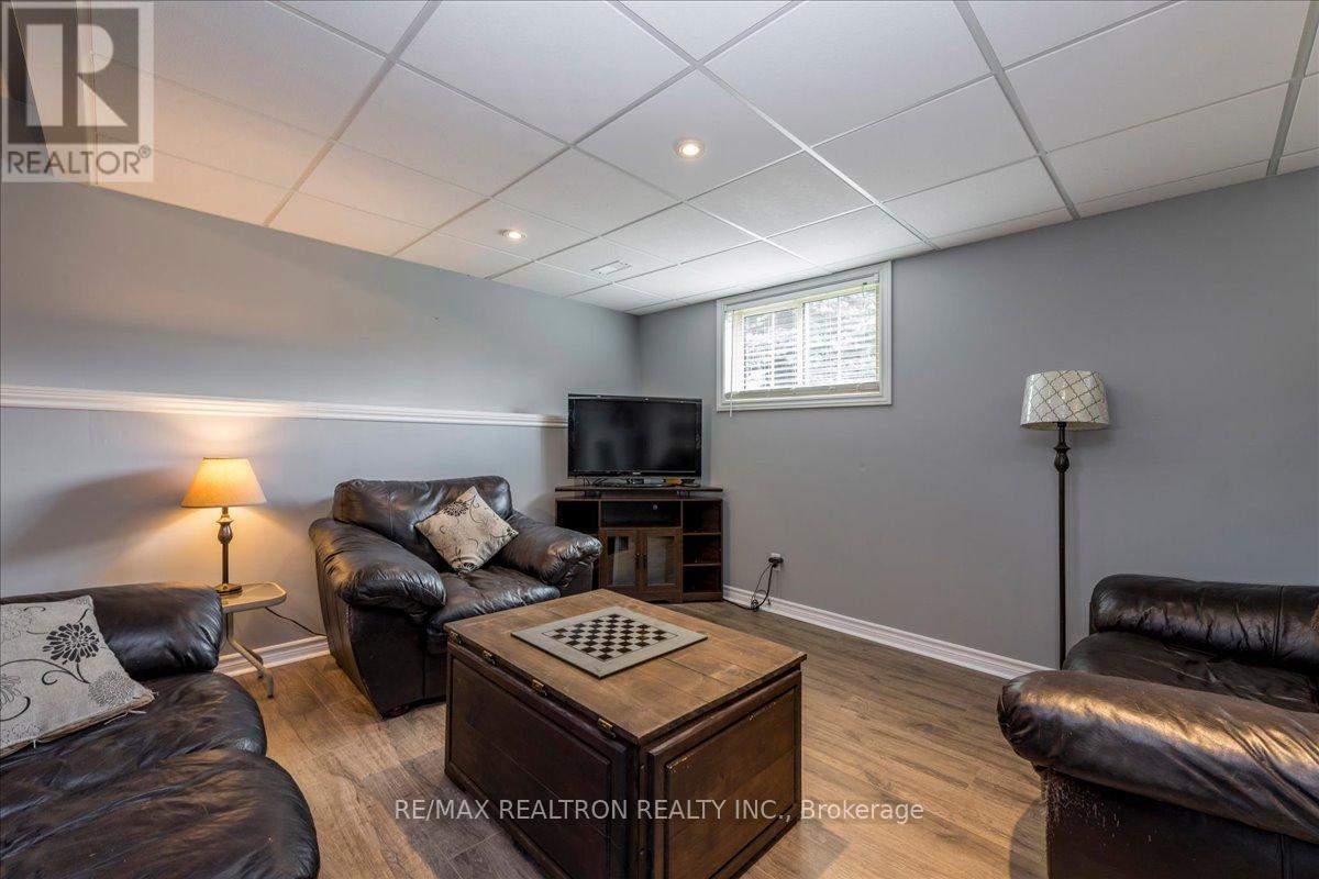 4 Templeton Drive, Clearview, Ontario  L0M 1N0 - Photo 21 - S13479754