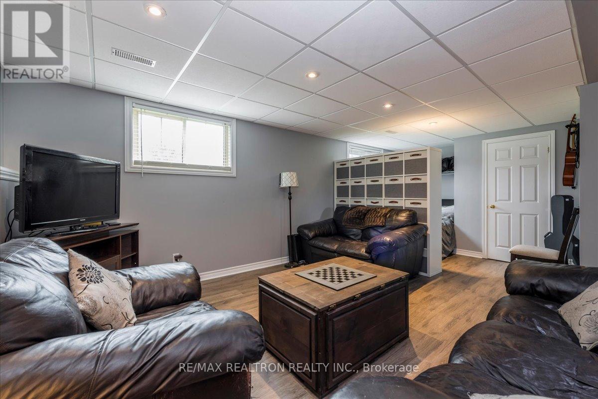4 Templeton Drive, Clearview, Ontario  L0M 1N0 - Photo 22 - S13479754