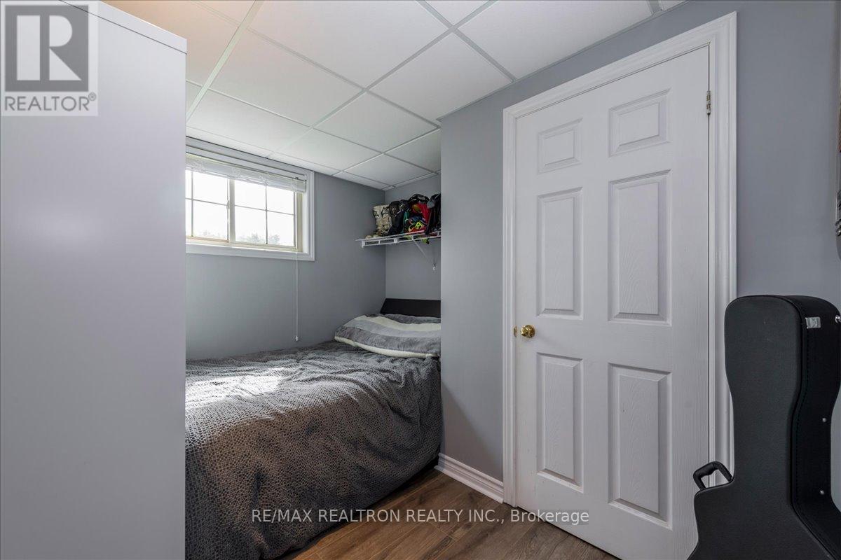 4 Templeton Drive, Clearview, Ontario  L0M 1N0 - Photo 23 - S13479754