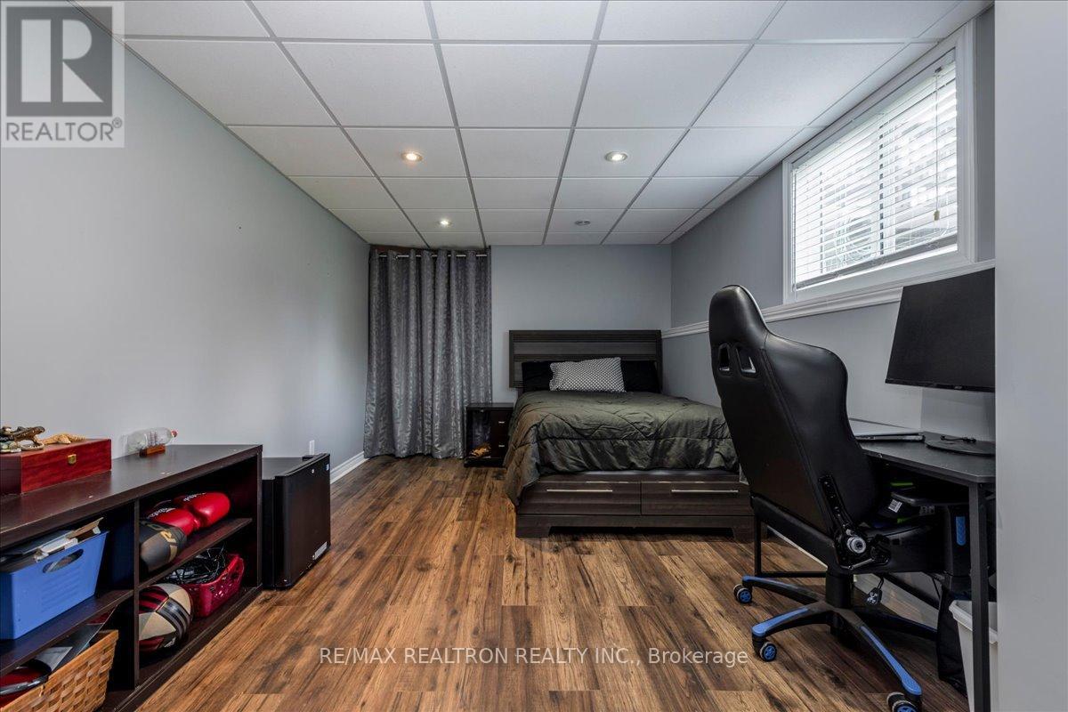 4 Templeton Drive, Clearview, Ontario  L0M 1N0 - Photo 24 - S13479754