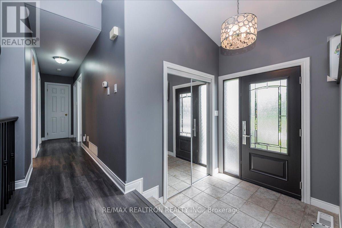 4 Templeton Drive, Clearview, Ontario  L0M 1N0 - Photo 3 - S13479754