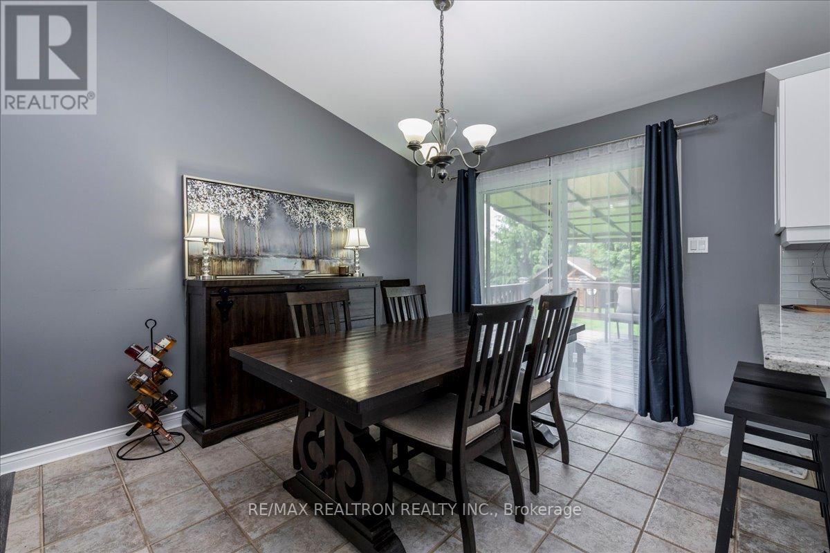 4 Templeton Drive, Clearview, Ontario  L0M 1N0 - Photo 7 - S13479754