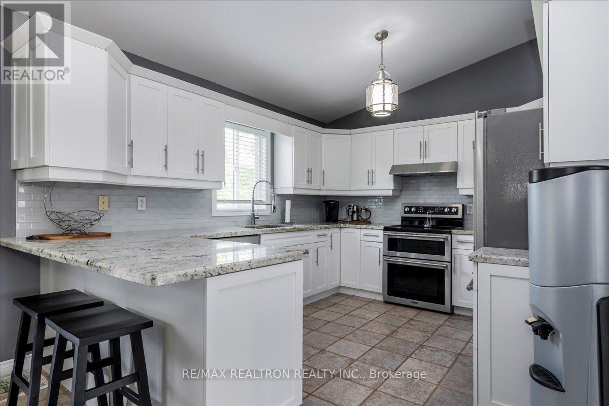4 Templeton Drive, Clearview, Ontario  L0M 1N0 - Photo 8 - S13479754