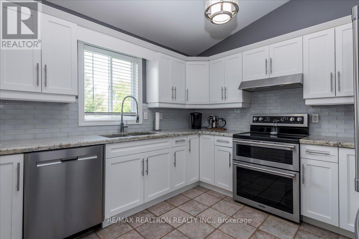 4 Templeton Drive, Clearview, Ontario  L0M 1N0 - Photo 9 - S13479754