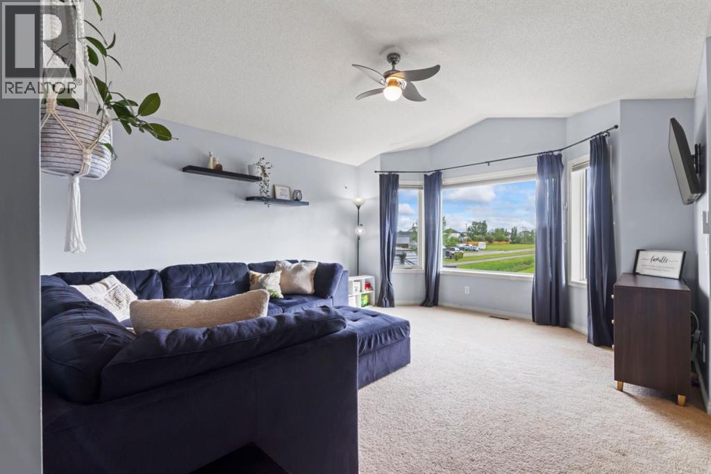 303 Railway Point Se, Langdon, Alberta  T0J 1X1 - Photo 5 - A2320725