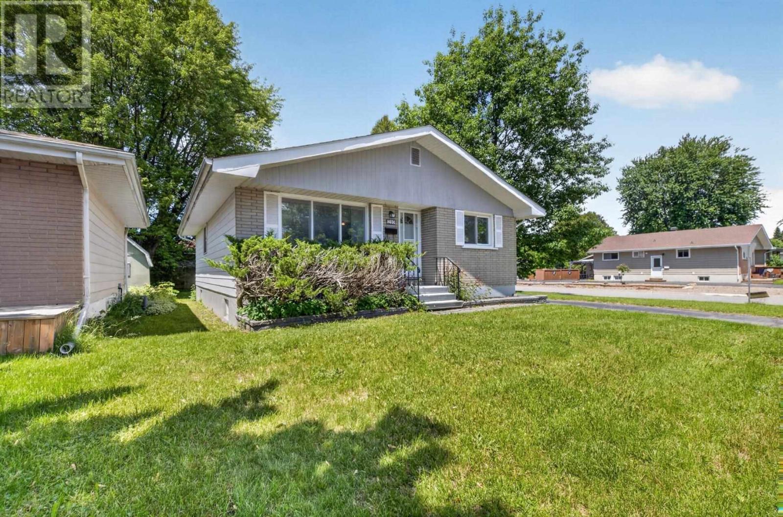 210 Chambers Ave, Sault Ste. Marie, Ontario P6A 4V7 - Photo 3 - SM261564