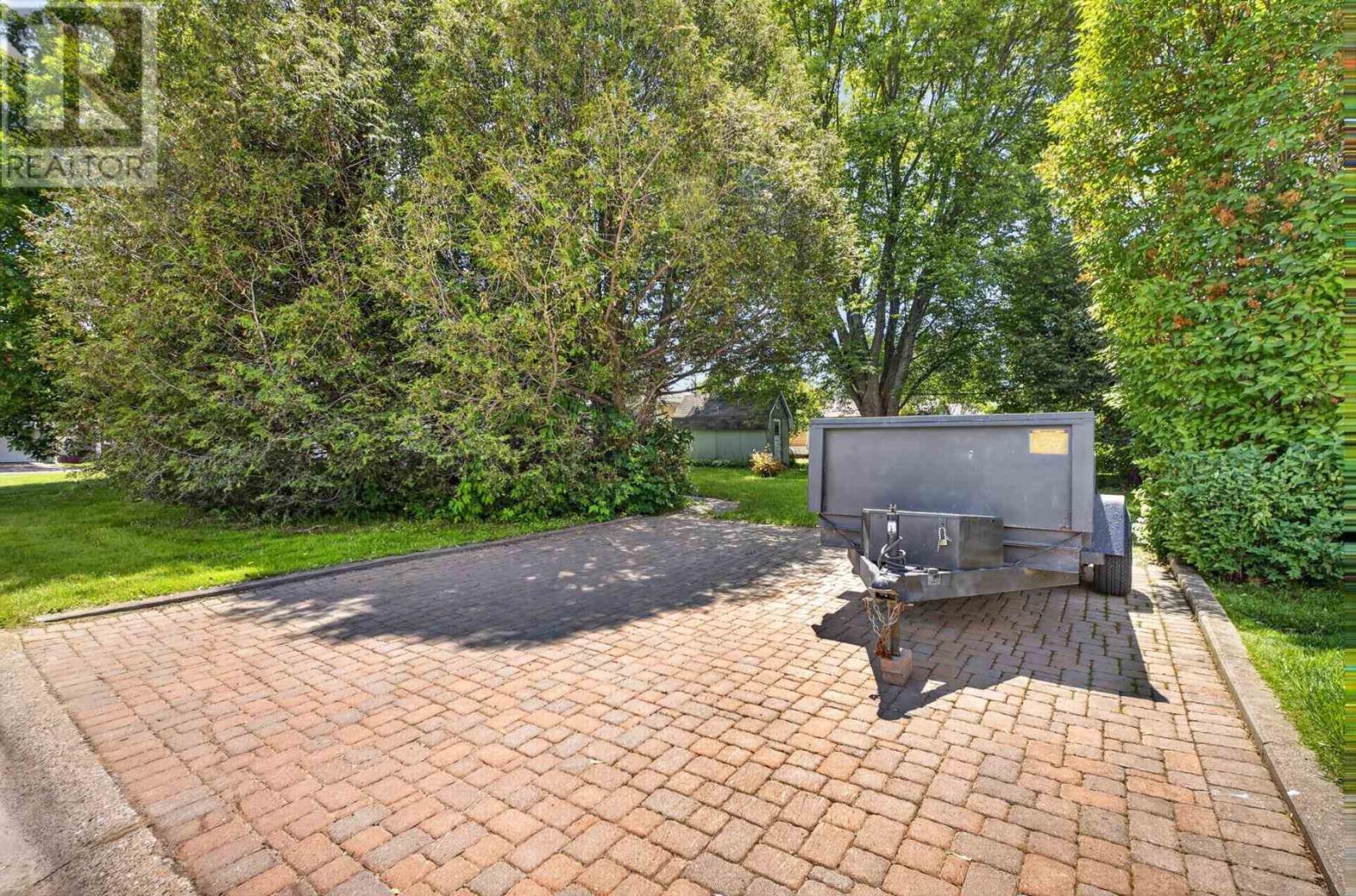 210 Chambers Ave, Sault Ste. Marie, Ontario P6A 4V7 - Photo 37 - SM261564
