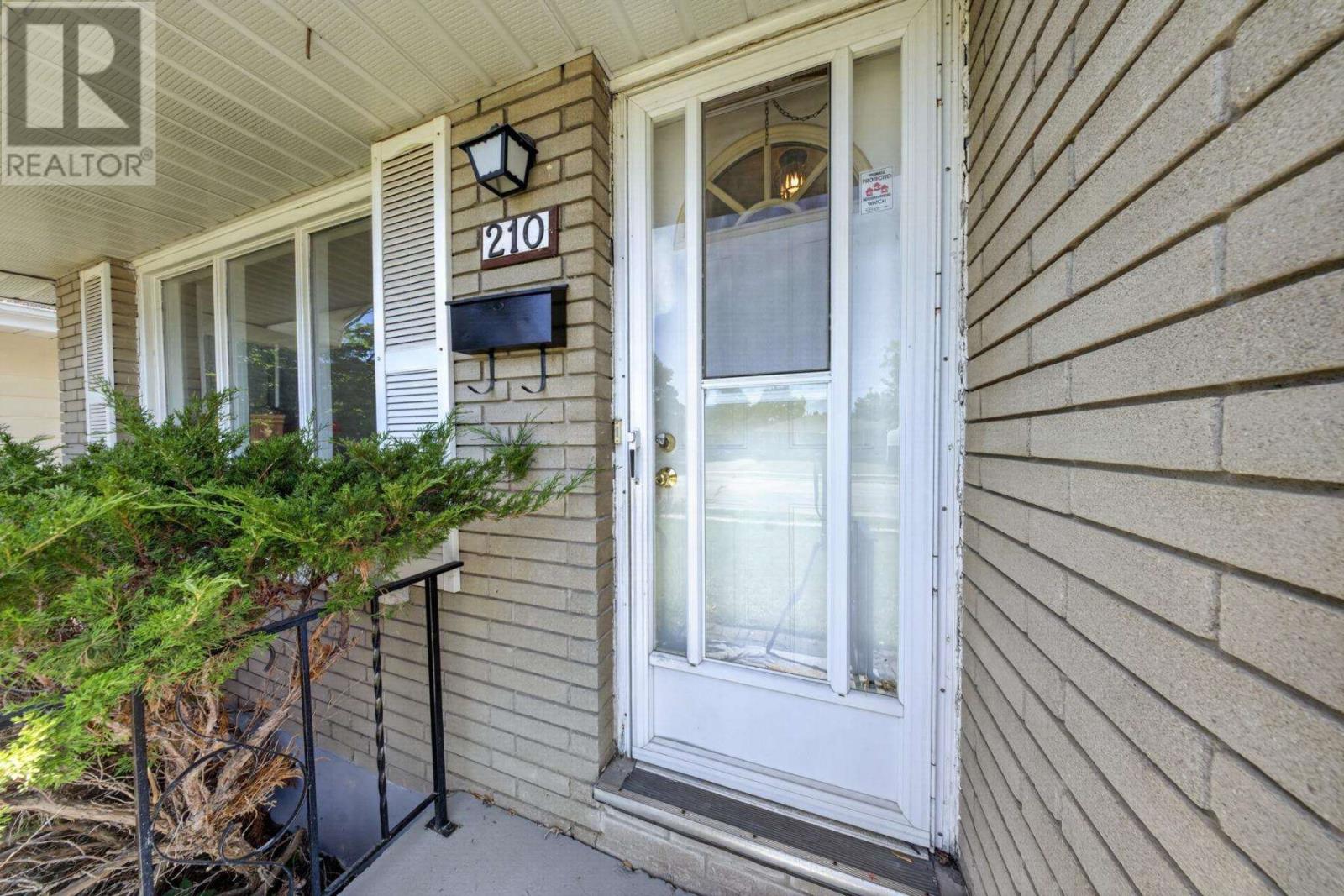 210 Chambers Ave, Sault Ste. Marie, Ontario P6A 4V7 - Photo 4 - SM261564