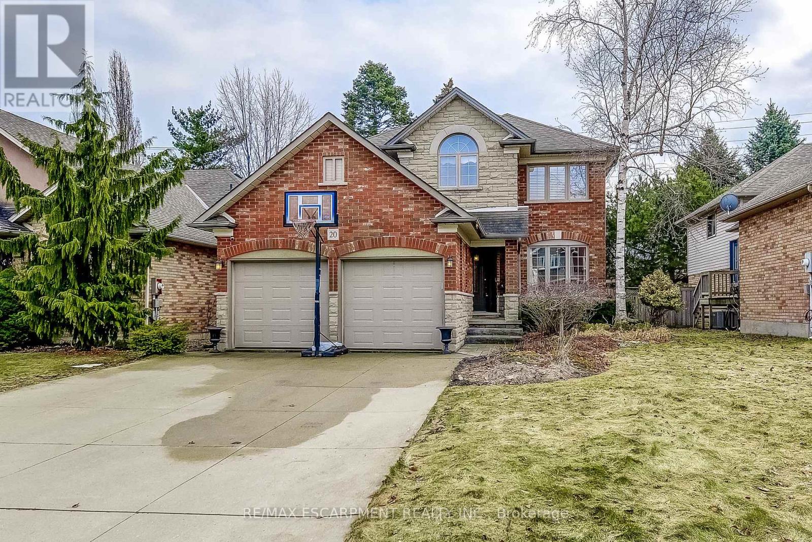 20 Derbyshire Street, Hamilton, Ontario  L9G 4X9 - Photo 2 - X13479588