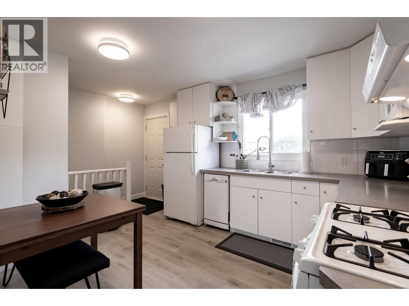 9424 94 Avenue, Fort St. John, British Columbia  V1J 1G3 - Photo 2 - R3138847