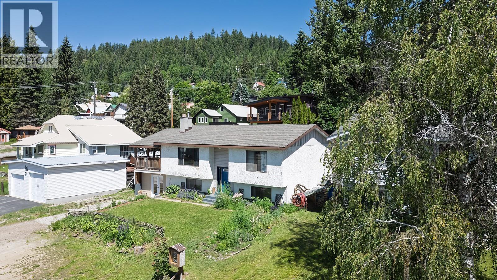 1730 Kootenay Avenue, Rossland, British Columbia  V0G 1Y0 - Photo 3 - 10380318