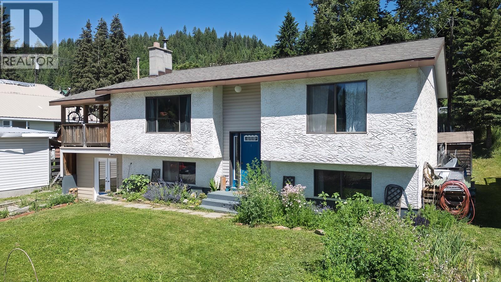 1730 Kootenay Avenue, Rossland, British Columbia  V0G 1Y0 - Photo 2 - 10380318