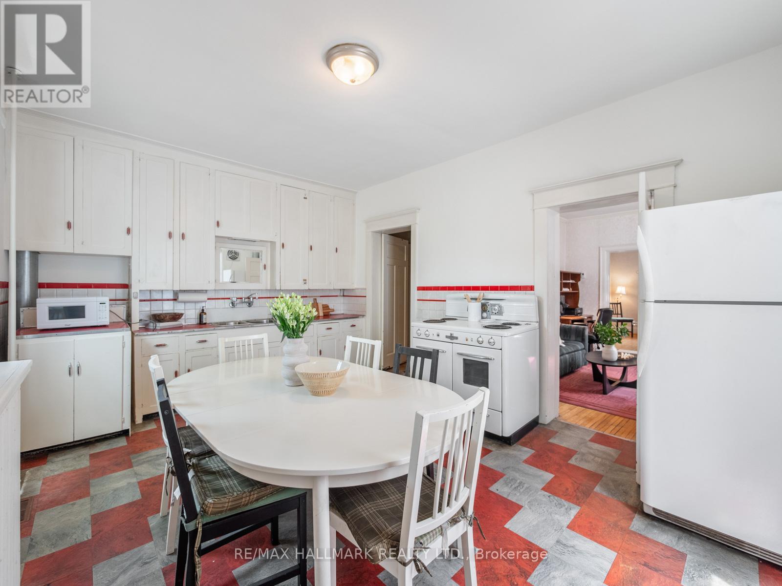 326 Cedarvale Avenue, Toronto, Ontario  M4C 4K4 - Photo 10 - E13419412
