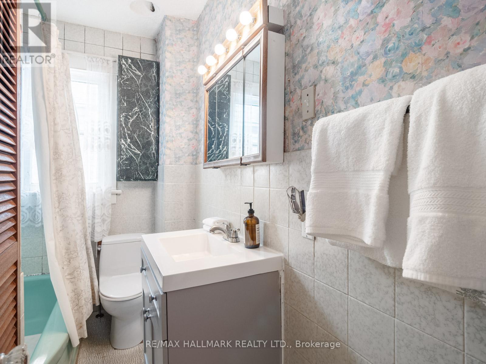 326 Cedarvale Avenue, Toronto, Ontario  M4C 4K4 - Photo 22 - E13419412