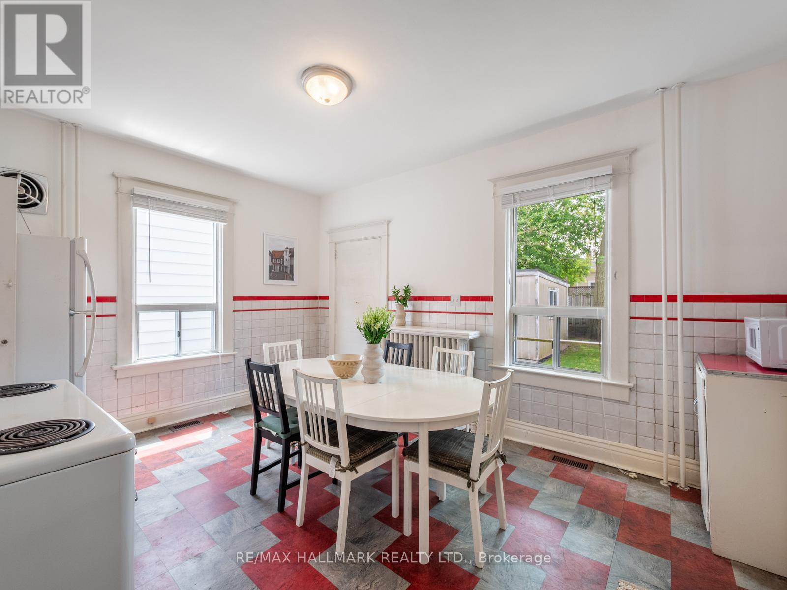 326 Cedarvale Avenue, Toronto, Ontario  M4C 4K4 - Photo 9 - E13419412