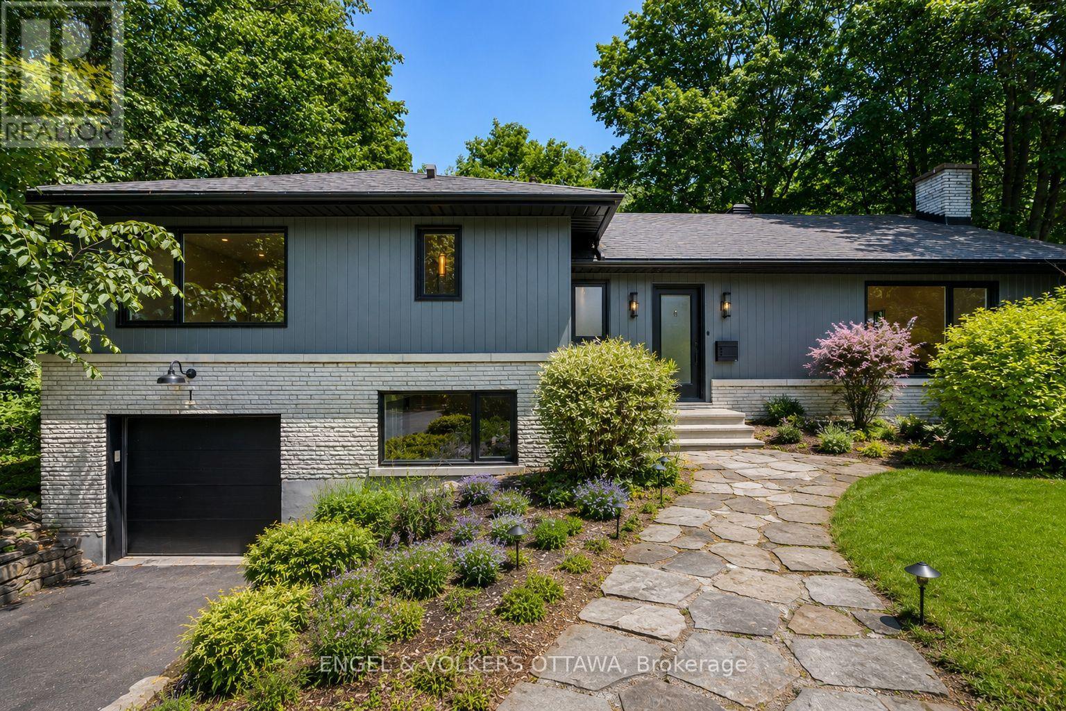 1 AMBERLY PLACE, Ottawa, Ontario