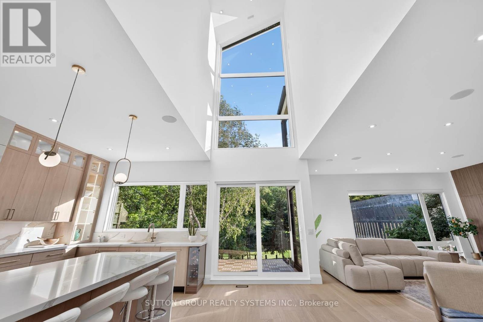 272 Renforth Drive, Toronto, Ontario  M9C 2K9 - Photo 6 - W13457538