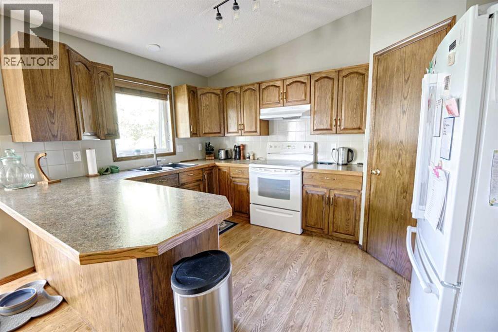 14 Mt Brazeau Road W, Lethbridge, Alberta  T1K 6L6 - Photo 11 - A2323445