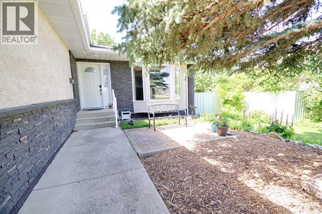 14 Mt Brazeau Road W, Lethbridge, Alberta  T1K 6L6 - Photo 4 - A2323445