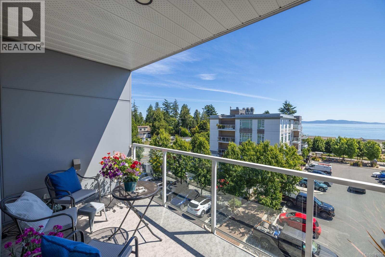 305 5120 Cordova Bay Rd, Saanich, British Columbia  V8Y 2K5 - Photo 3 - 1040667