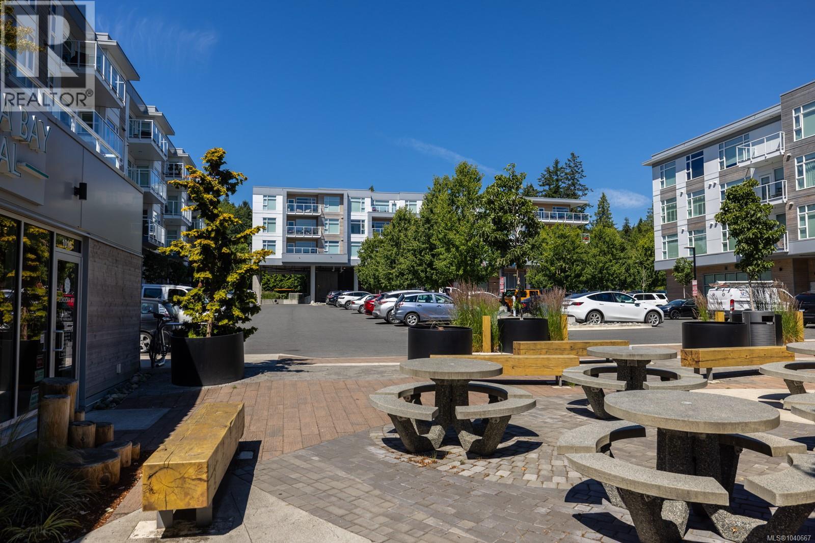 305 5120 Cordova Bay Rd, Saanich, British Columbia  V8Y 2K5 - Photo 32 - 1040667