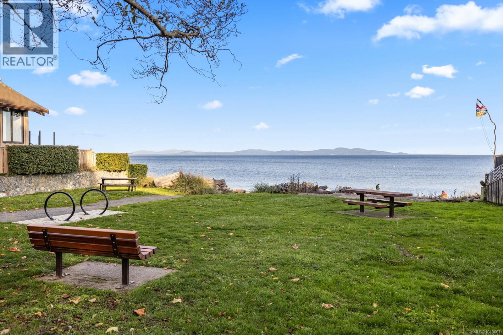 305 5120 Cordova Bay Rd, Saanich, British Columbia  V8Y 2K5 - Photo 39 - 1040667