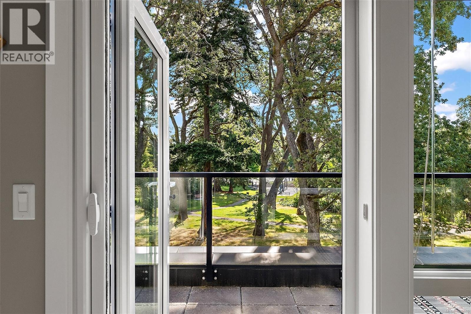 402 1531 Elford St, Victoria, British Columbia V8R 3X9 - Photo 4 - 1040669