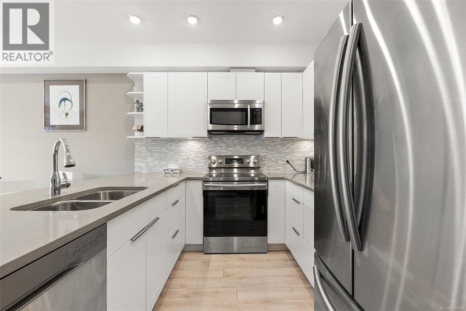 402 1531 Elford St, Victoria, British Columbia V8R 3X9 - Photo 13 - 1040669