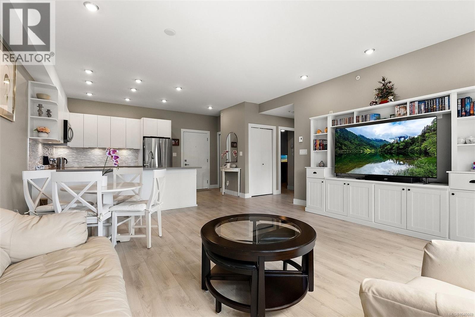 402 1531 Elford St, Victoria, British Columbia V8R 3X9 - Photo 8 - 1040669