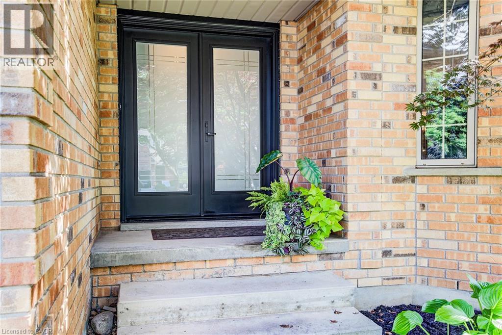 561 Chancery Lane, Waterloo, Ontario N2T 2N5 - Photo 4 - 40841799