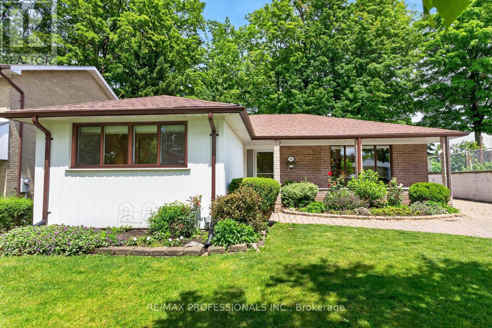 26 Bratty Road, Toronto, Ontario  M3J 1A9 - Photo 2 - W13479850