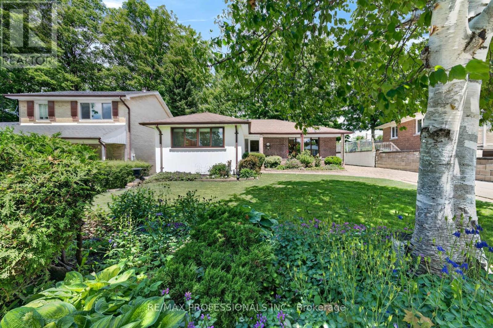 26 Bratty Road, Toronto, Ontario  M3J 1A9 - Photo 3 - W13479850