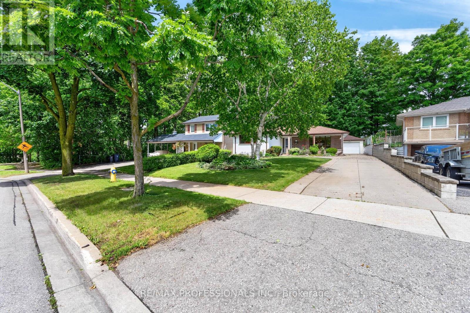 26 Bratty Road, Toronto, Ontario  M3J 1A9 - Photo 4 - W13479850