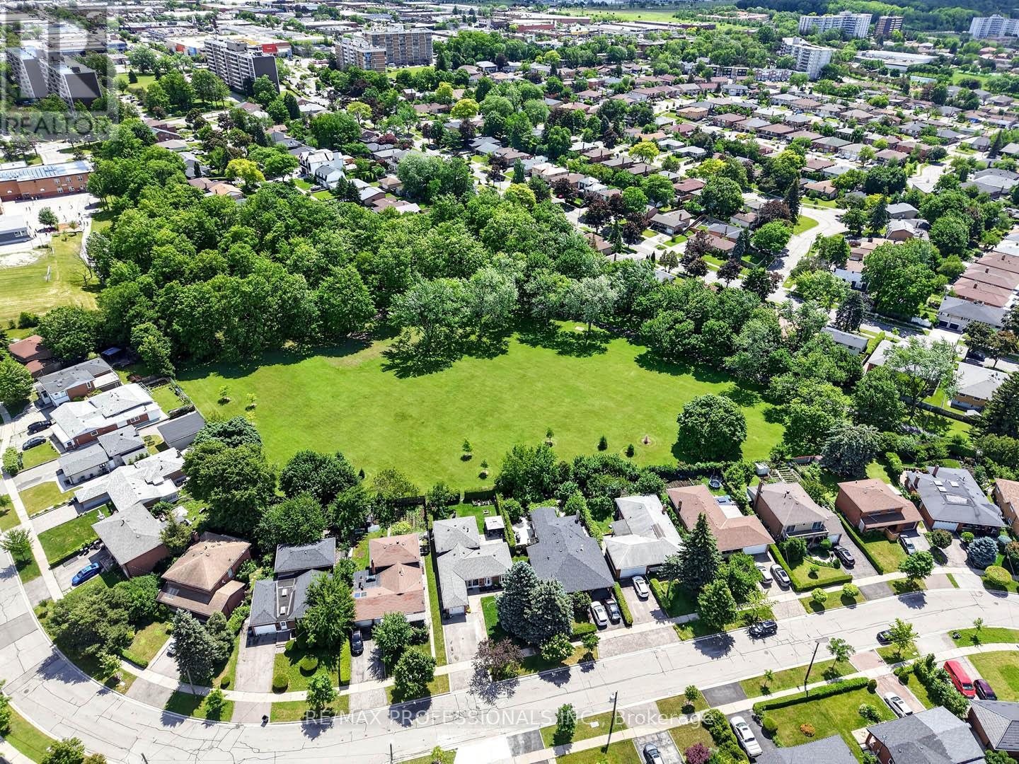 26 Bratty Road, Toronto, Ontario  M3J 1A9 - Photo 48 - W13479850