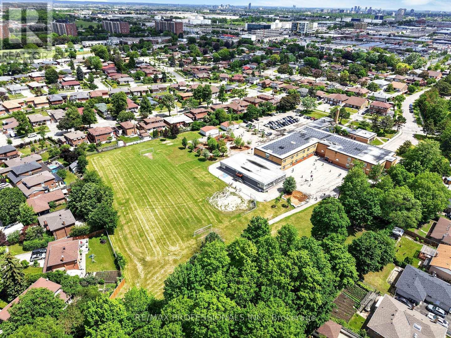 26 Bratty Road, Toronto, Ontario  M3J 1A9 - Photo 49 - W13479850