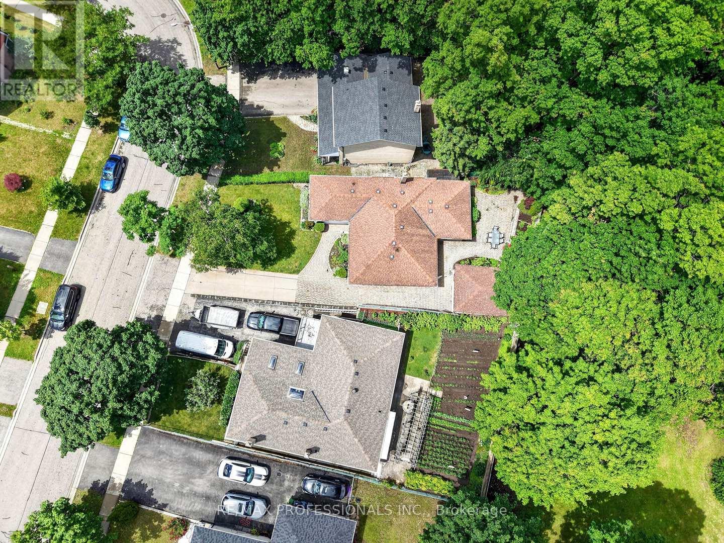 26 Bratty Road, Toronto, Ontario  M3J 1A9 - Photo 7 - W13479850