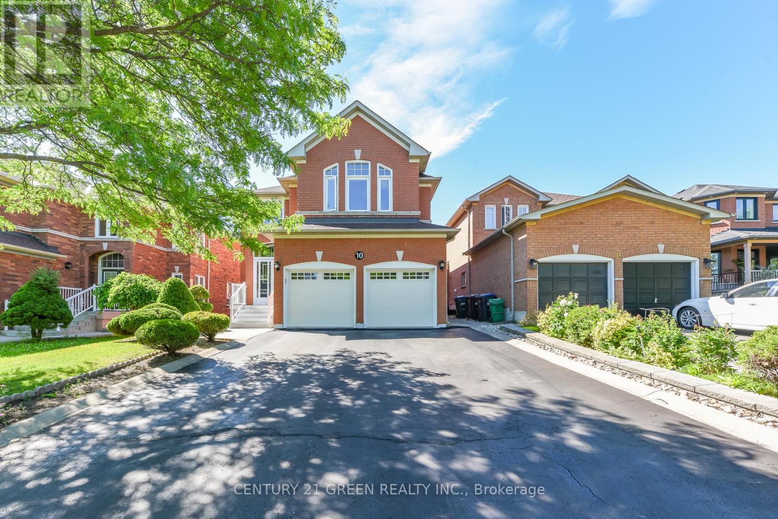 10 Sierra Peak Court, Brampton, Ontario  L6R 2B3 - Photo 2 - W13479860