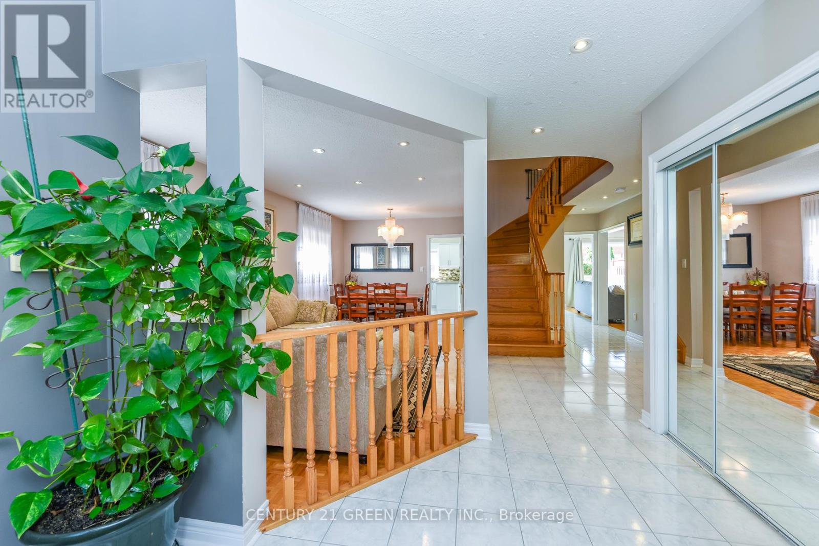 10 Sierra Peak Court, Brampton, Ontario  L6R 2B3 - Photo 7 - W13479860