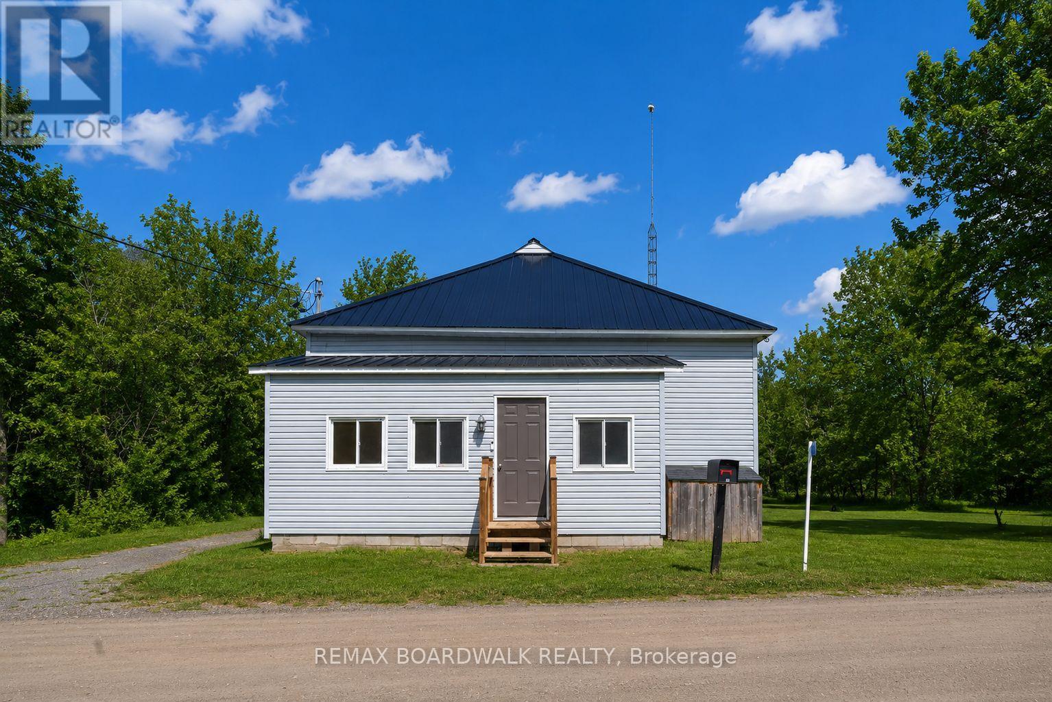 584 Ford Road, Montague, Ontario  K7A 4S4 - Photo 3 - X12996812