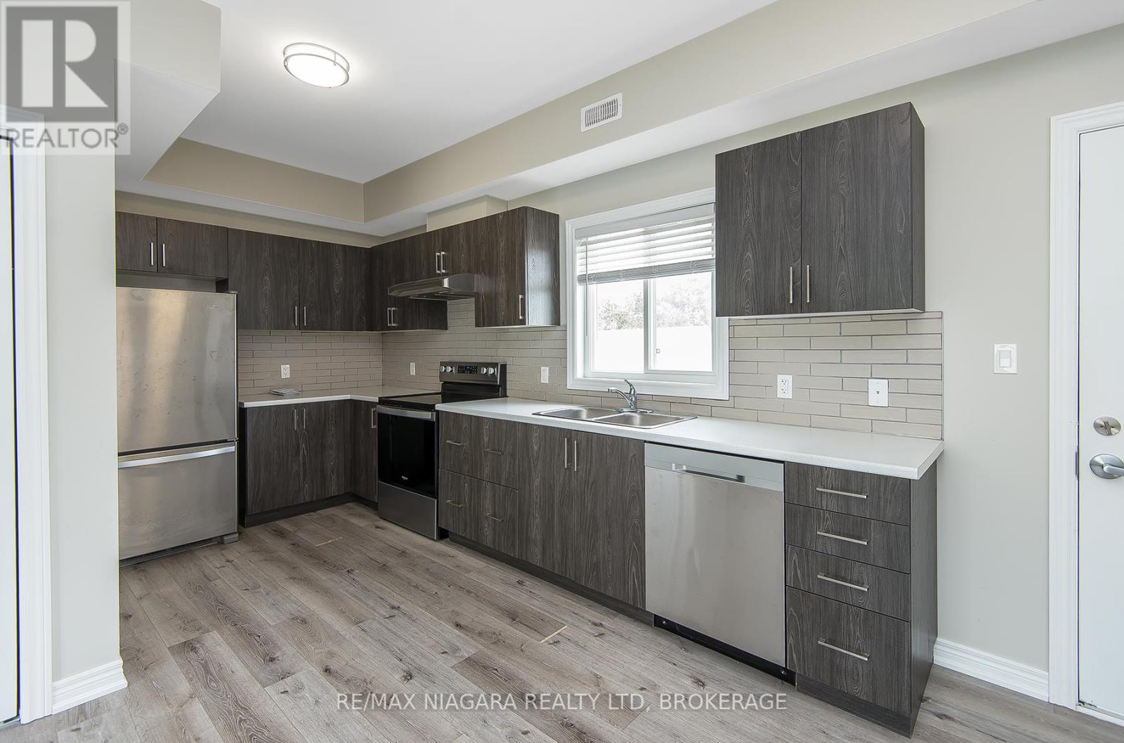29 Afton Avenue, Welland, Ontario L3B 1V6 - Photo 2 - X13480020