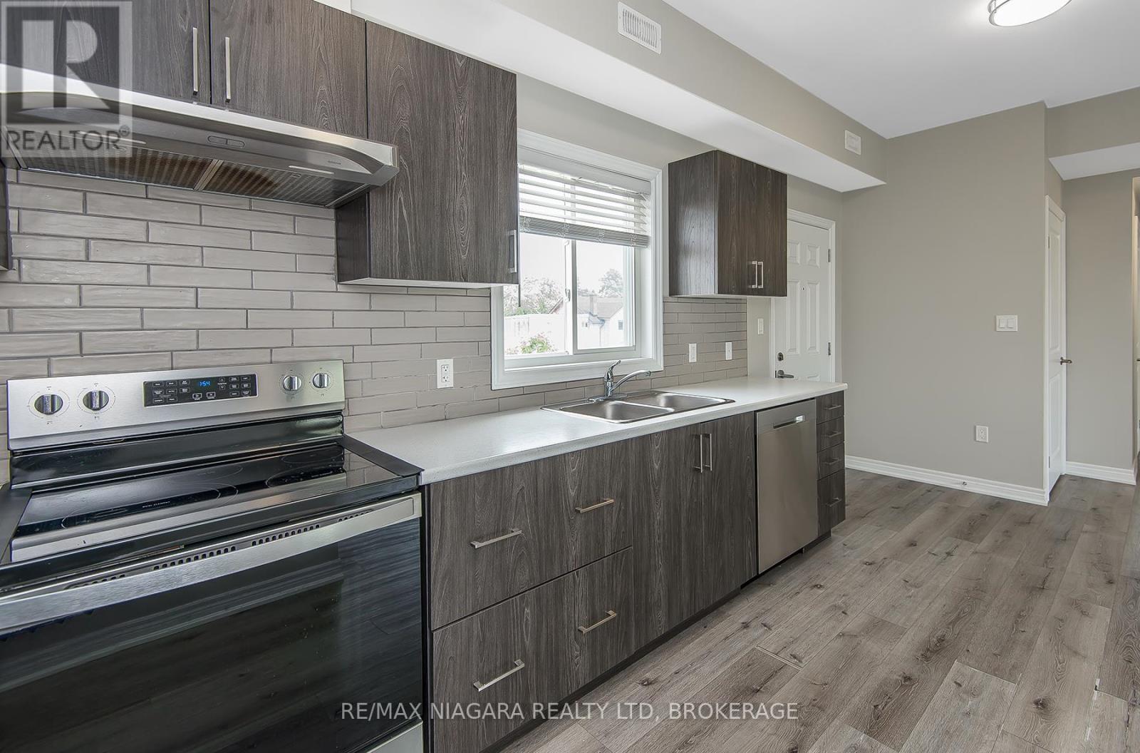 29 Afton Avenue, Welland, Ontario L3B 1V6 - Photo 3 - X13480020