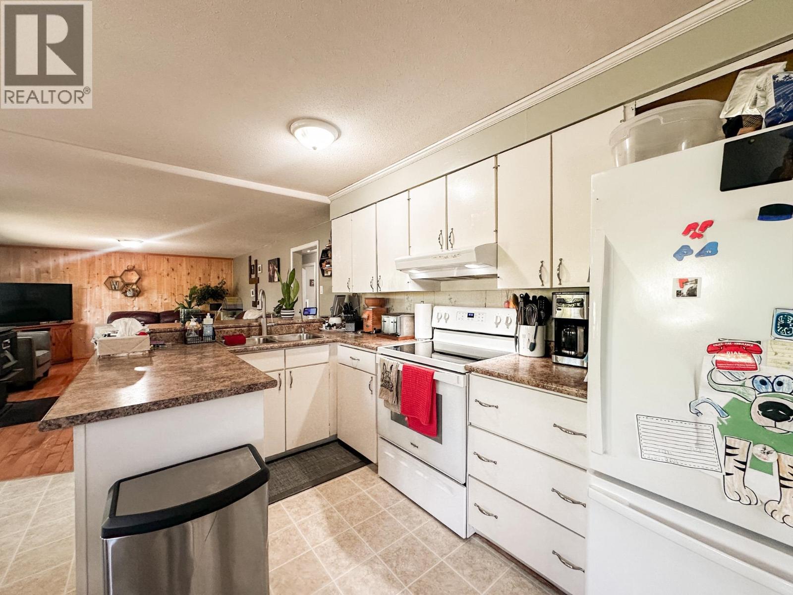 7851 Brewer Avenue, Burns Lake, British Columbia  V0J 1E1 - Photo 5 - R3138951