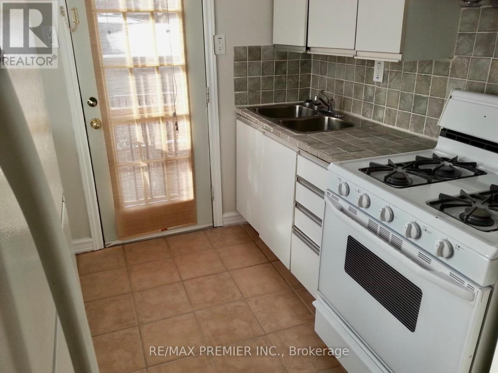 34 Mc Farland Avenue, Toronto, Ontario  M6H 3N1 - Photo 4 - W12923854